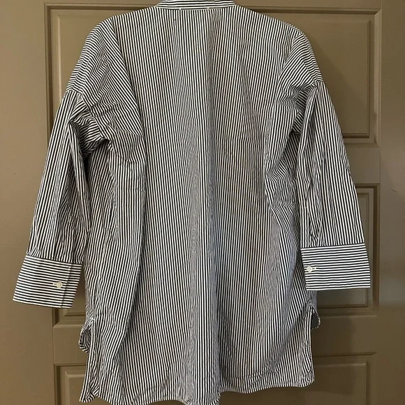 Everlane Navy and White Striped Shirt - Picture 3 of 7
